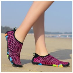 Badesko i forskellige farver